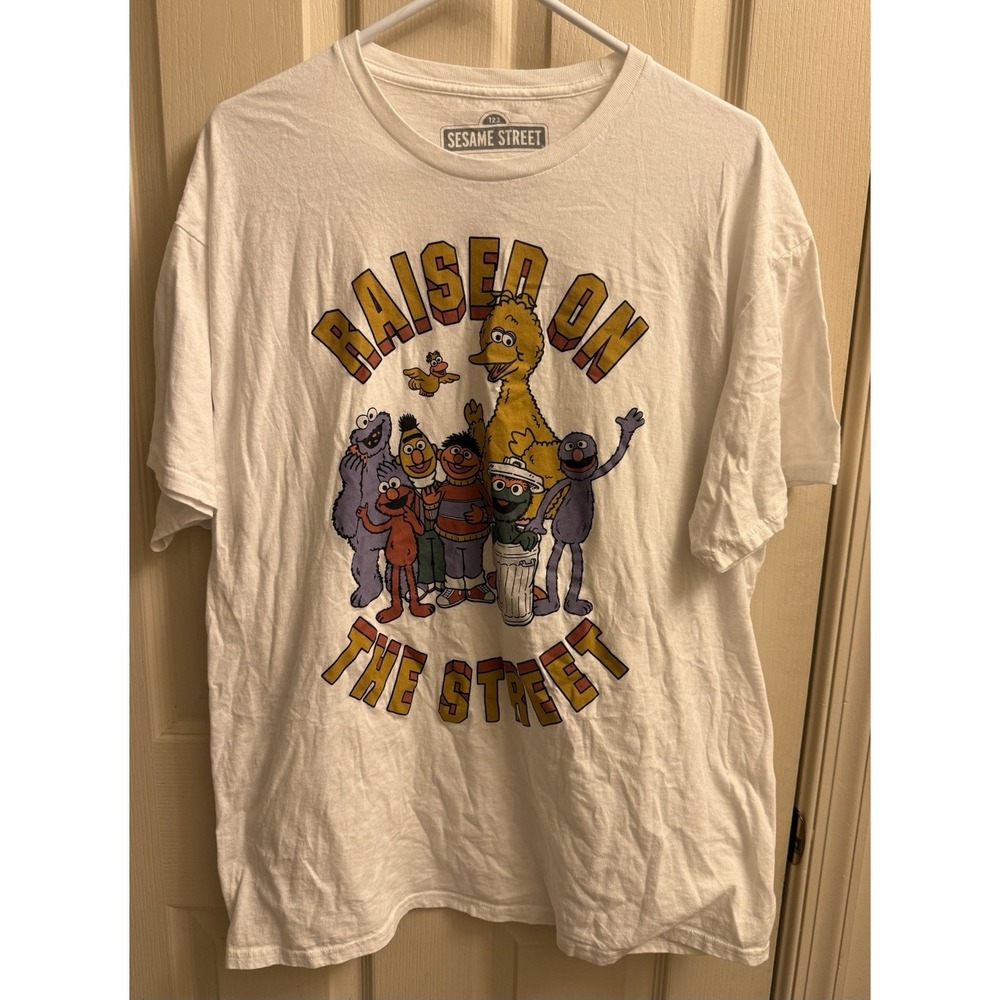 Sesame Street Raised On The Street Graphic T-shirt  Unisex XL White EUC‎
